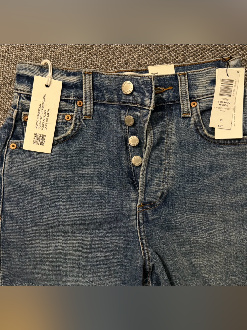 Aritzia Women's Mid Blue Denim Shorts